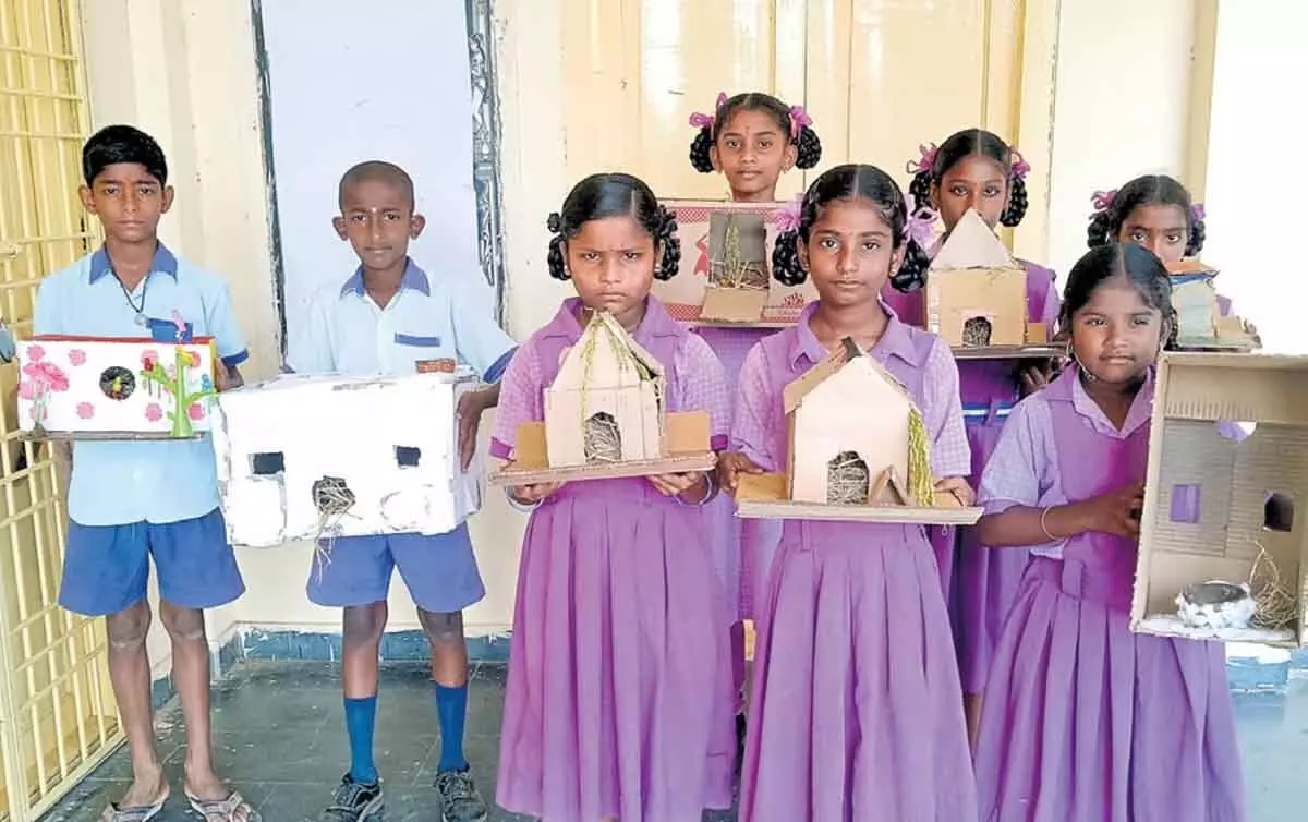 सरकारी स्कूल के छात्र गौरैया के संरक्षण के मिशन पर
