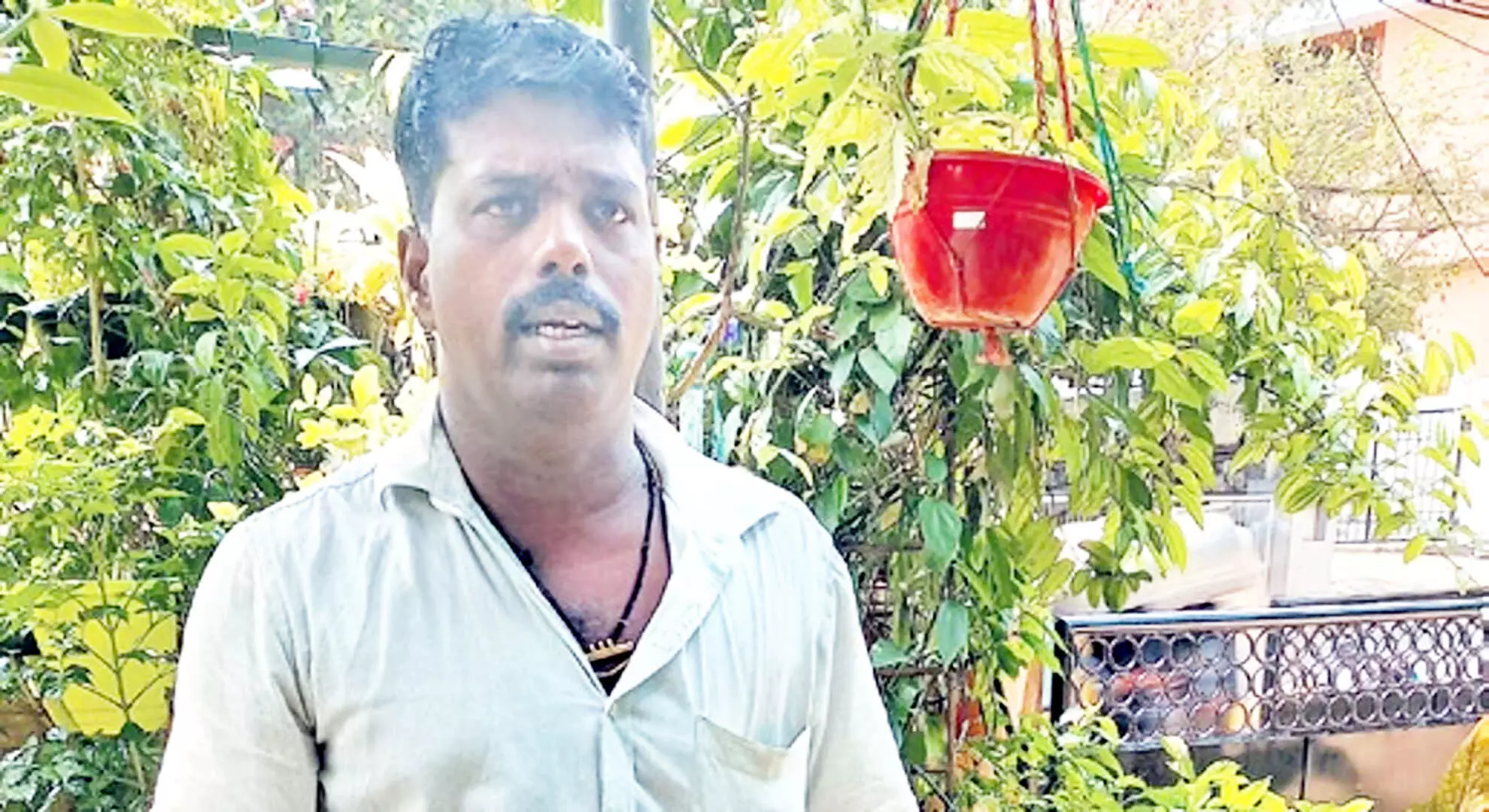 केरल: गर्म मौसम के कारण पानी की आपूर्ति अनियमित होने से कुएं खोदने वाले व्यवसाय में व्यस्त हैं