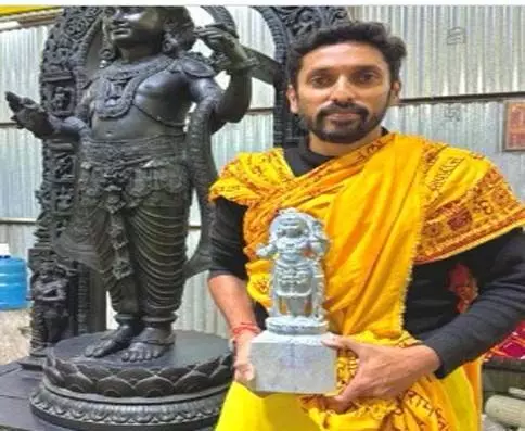 मूर्तिकार योगीराज ने अब बनाया रामलला की मूर्ति का छोटा मॉडल
