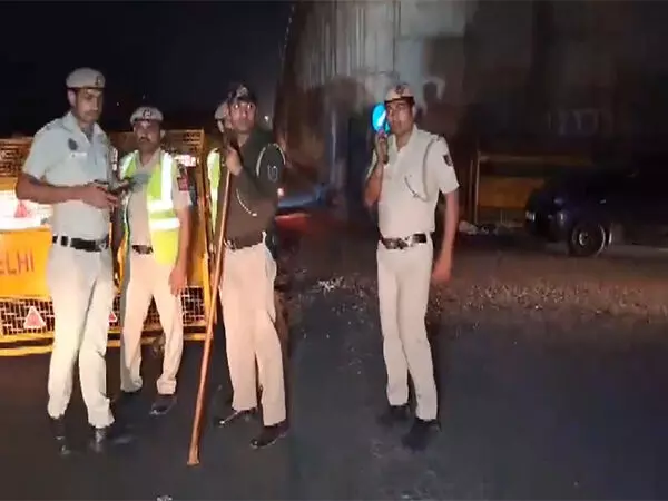 दिल्ली ट्रैफिक पुलिस ने होली समारोह के दौरान नशे में गाड़ी चलाने वालों पर नकेल कसने के लिए 400 कर्मियों को तैनात किया