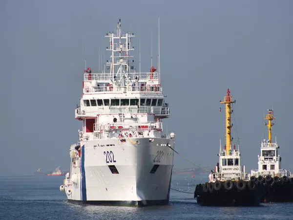आसियान देशों के लिए विदेशी तैनाती पर तटरक्षक जहाज समुद्र पहरेदार फिलीपींस पहुंचा