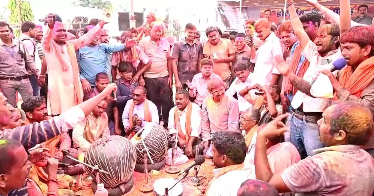 गृहमंत्री विजय शर्मा ने गाया फाग गीत, होली पर कार्यकर्ताओं संग झूमें