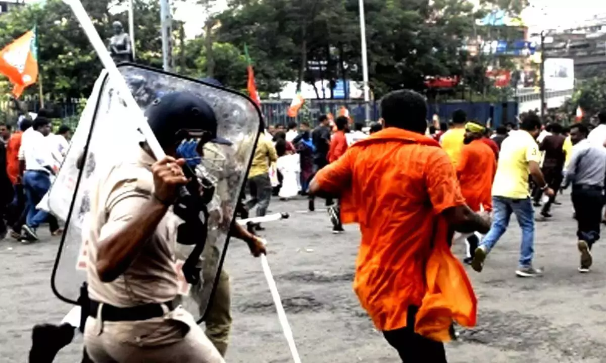 भाजपा और अन्नाद्रमुक कार्यकर्ताओं के बीच झड़प के बाद लाठीचार्ज
