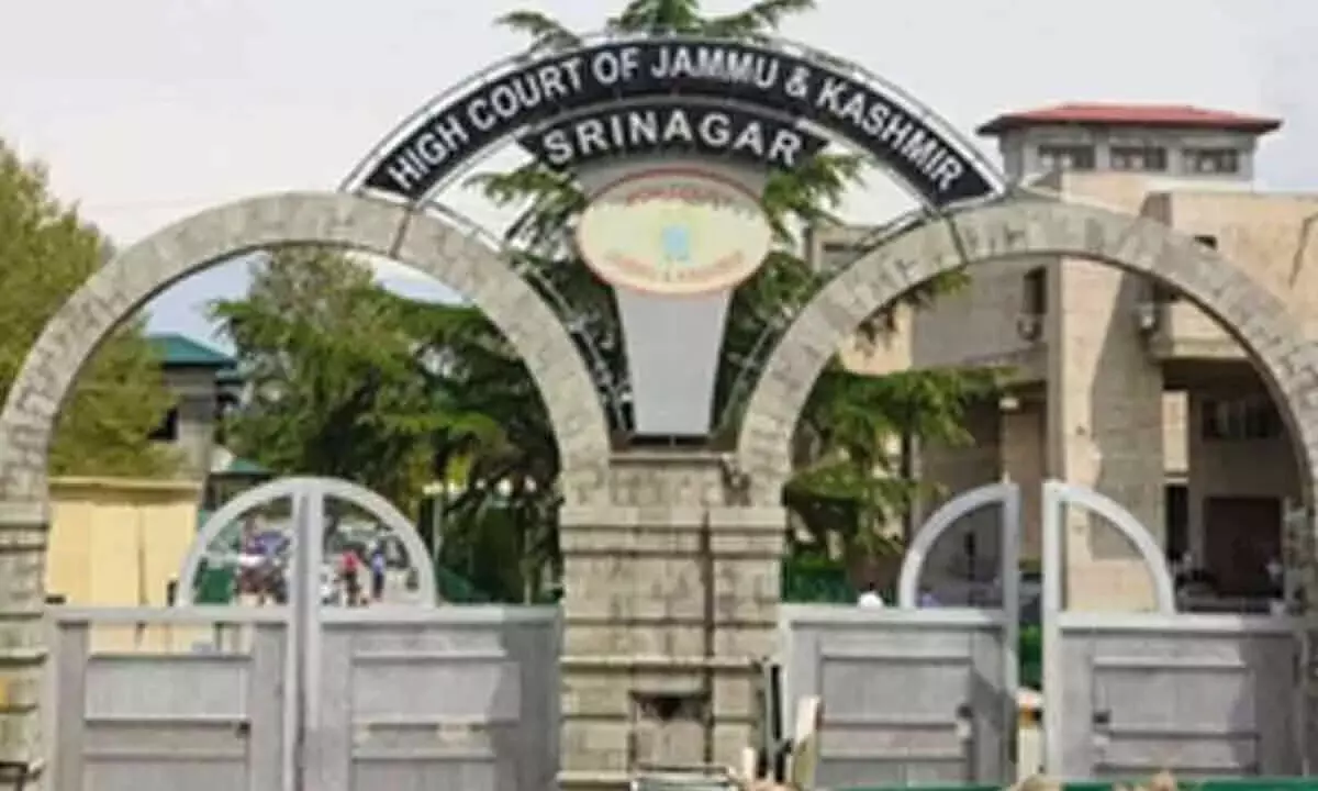 जम्मू-कश्मीर, लद्दाख उच्च न्यायालय में न्यायाधीश के रूप में शपथ ली