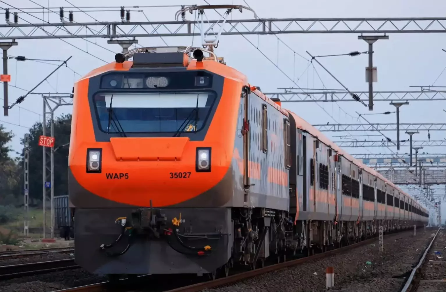 सीआरएस सुबोमोय मित्रा स्पेशल ट्रेन से पहुंचे वाचस्पति नगर, किया निरीक्षण