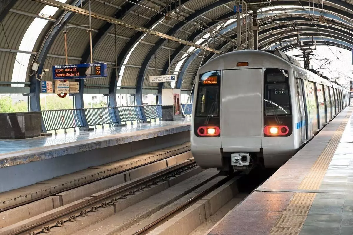 दिल्ली मेट्रो के तीन स्टेशनों के गेट बंद
