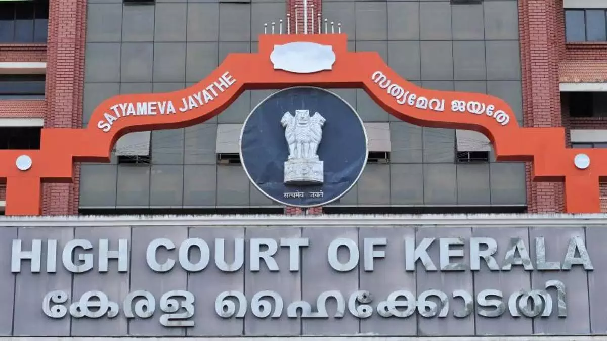केरल उच्च न्यायालय ने कथित रैगिंग घटना के संबंध में दो छात्रों के निलंबन पर रोक लगा दी