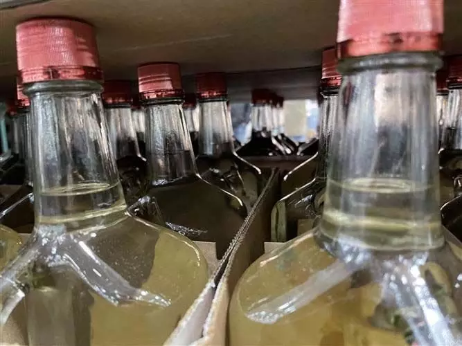 डेरा बस्सी में पंजाब आबकारी विभाग ने 1,020 लीटर लाहन, 5 लीटर अवैध शराब बरामद की