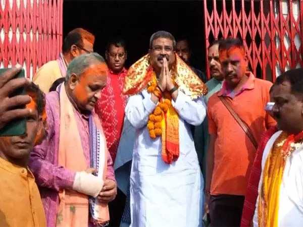 संबलपुर में मां समलेश्वरी मंदिर में केंद्रीय मंत्री धर्मेंद्र प्रधान ने की पूजा-अर्चना