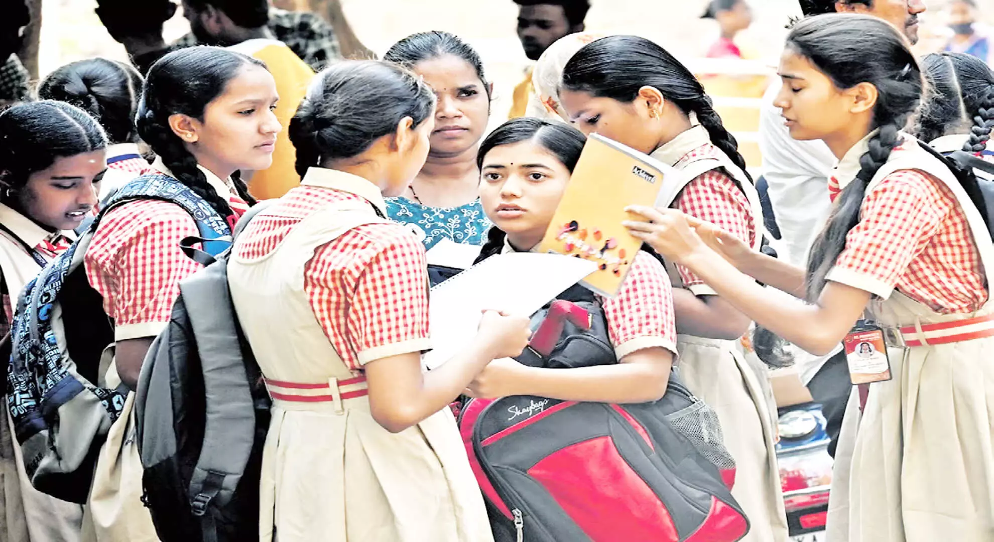 कर्नाटक: सामूहिक नकल के दो मामले, एसएसएलसी परीक्षा में 8.32 लाख छात्र शामिल हुए