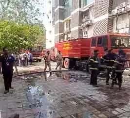 6 मंजिला इमारत में लगी आग, 40 लोग सुरक्षित निकाले गए