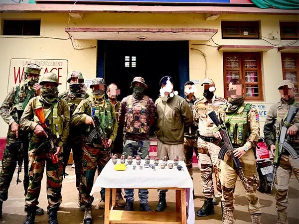 मणिपुर में सुरक्षा बलों ने हथियार, गोला-बारूद बरामद किया