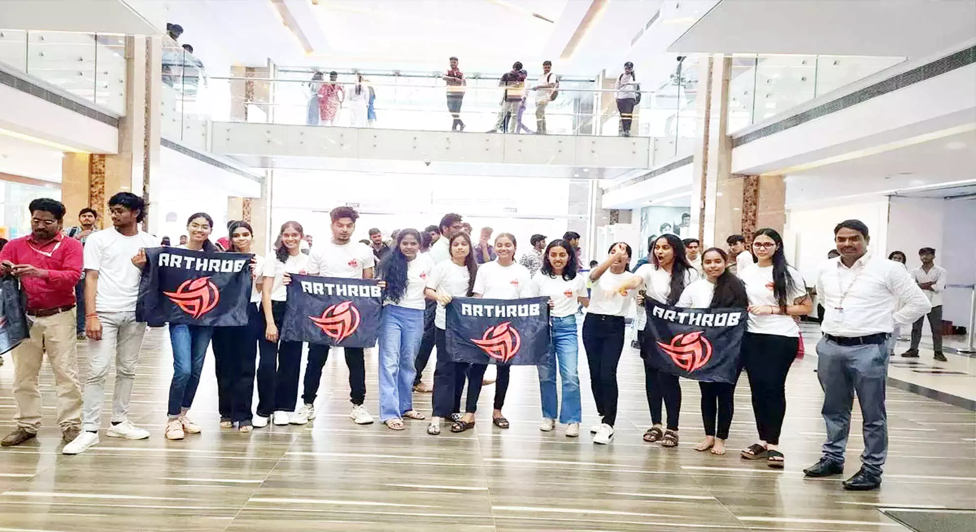 विजयवाड़ा: केएलयू के छात्रों ने फ्लैश मॉब का प्रदर्शन किया