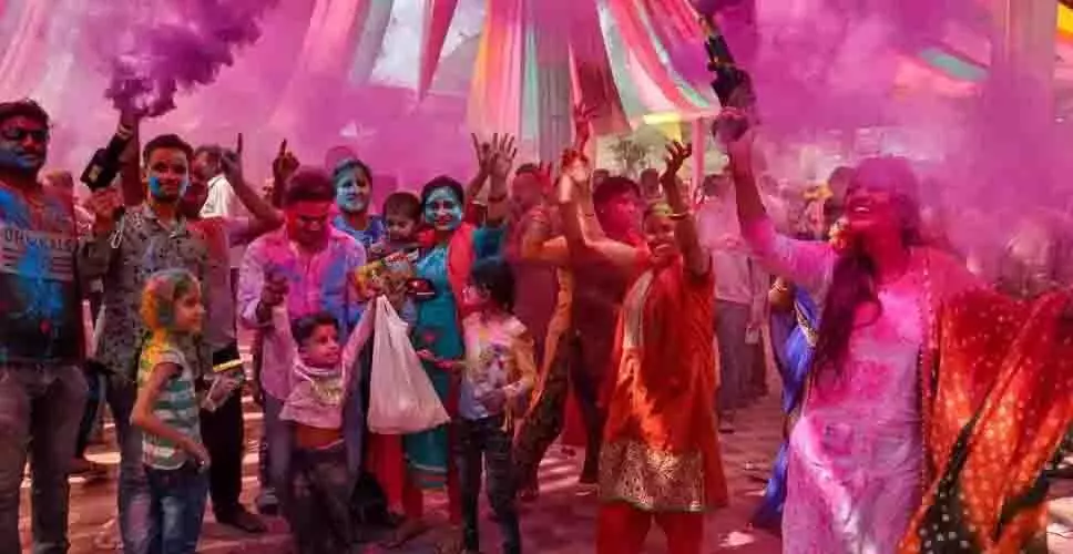 कुंभलगढ़ में टूरिस्टों ने खेली होली, जमकर उड़ाया रंग गुलाल