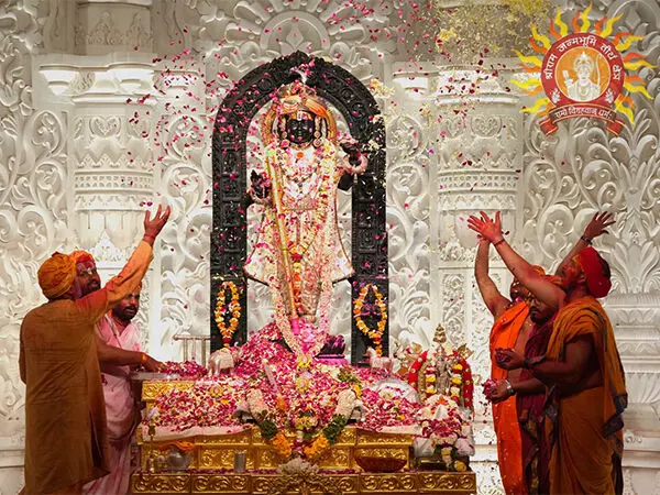 अयोध्या राम मंदिर में हर्षोल्लास के साथ मनाई गई होली