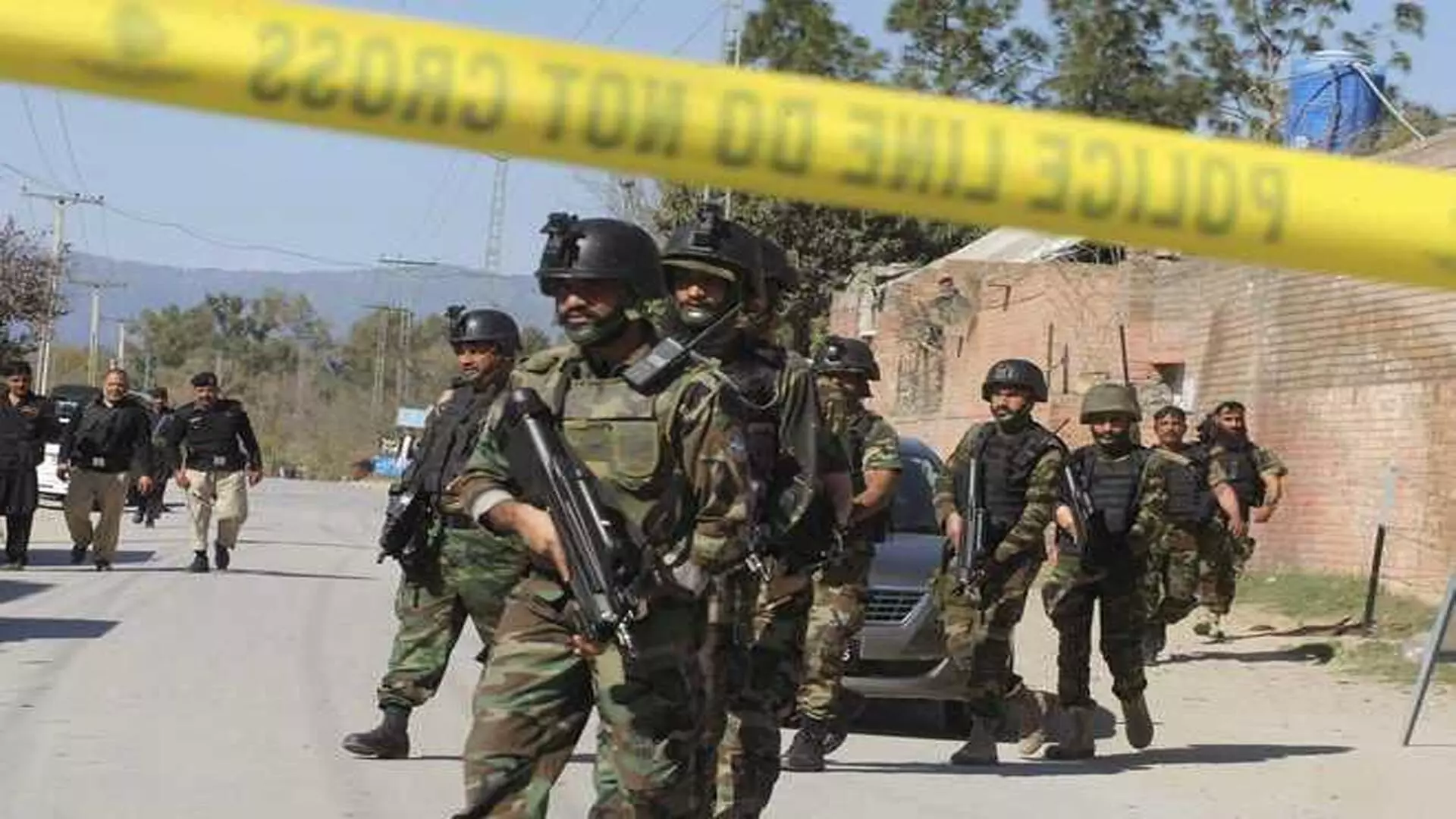 पाकिस्तानी नौसैनिक हवाई अड्डे पर हमला नाकाम, 4 आतंकी ढेर