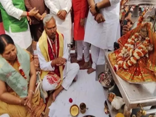 त्रिवेंद्र सिंह रावत ने हरिद्वार में की पूजा अर्चना, मां गंगा का लिया आशीर्वाद