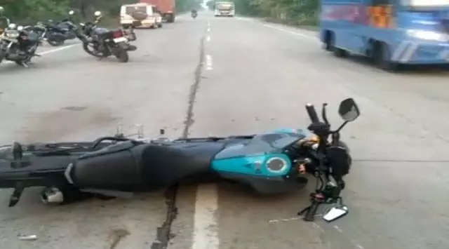 बलांगीर में बाइक को अज्ञात वाहन ने मारी टक्कर, दो लोगों की मौत
