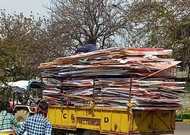 मतदान सामग्री को पेड़ों पर न चिपकाएं, हरित कार्यकर्ता ने राजनीतिक दलों से आग्रह किया