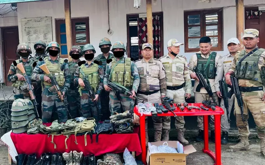 भारतीय सेना ने मणिपुर में एक परित्यक्त उग्रवादी शिविर से हथियार और नशीले पदार्थ बरामद किए