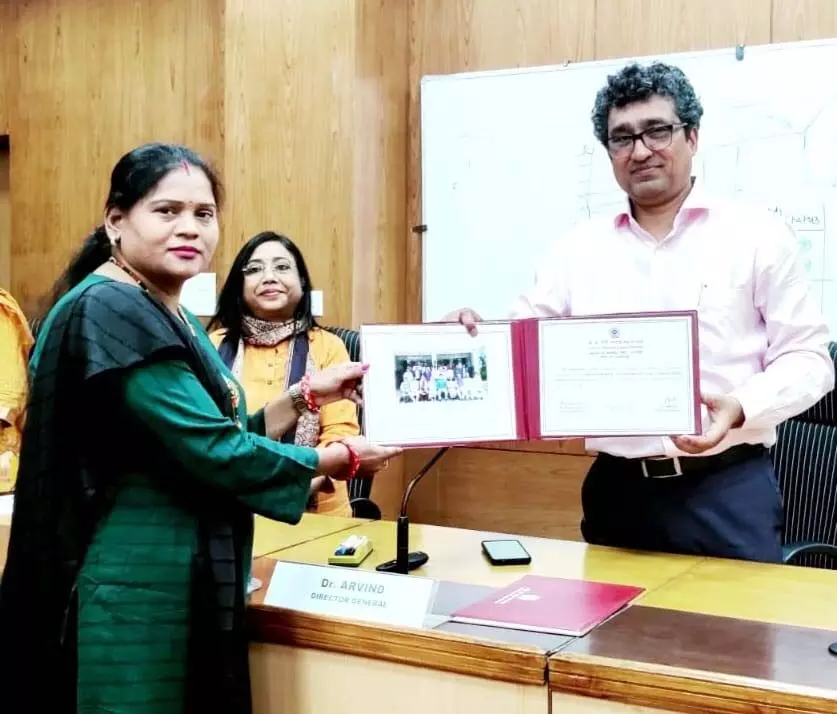 गीता सोनी राष्ट्रीय श्रम संस्थान से सम्मानित, प्रमाण पत्र प्रदान किया गया