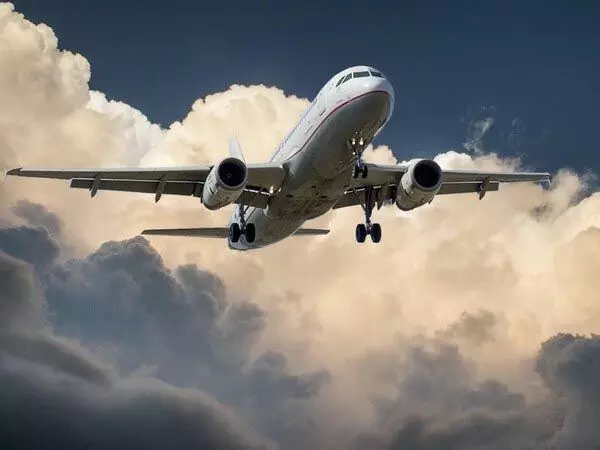 कोलकाता हवाई अड्डे पर इंडिगो के विमान के खड़े एआई एक्सप्रेस विमान से टकराने के बाद डीजीसीए ने जांच के आदेश दिए
