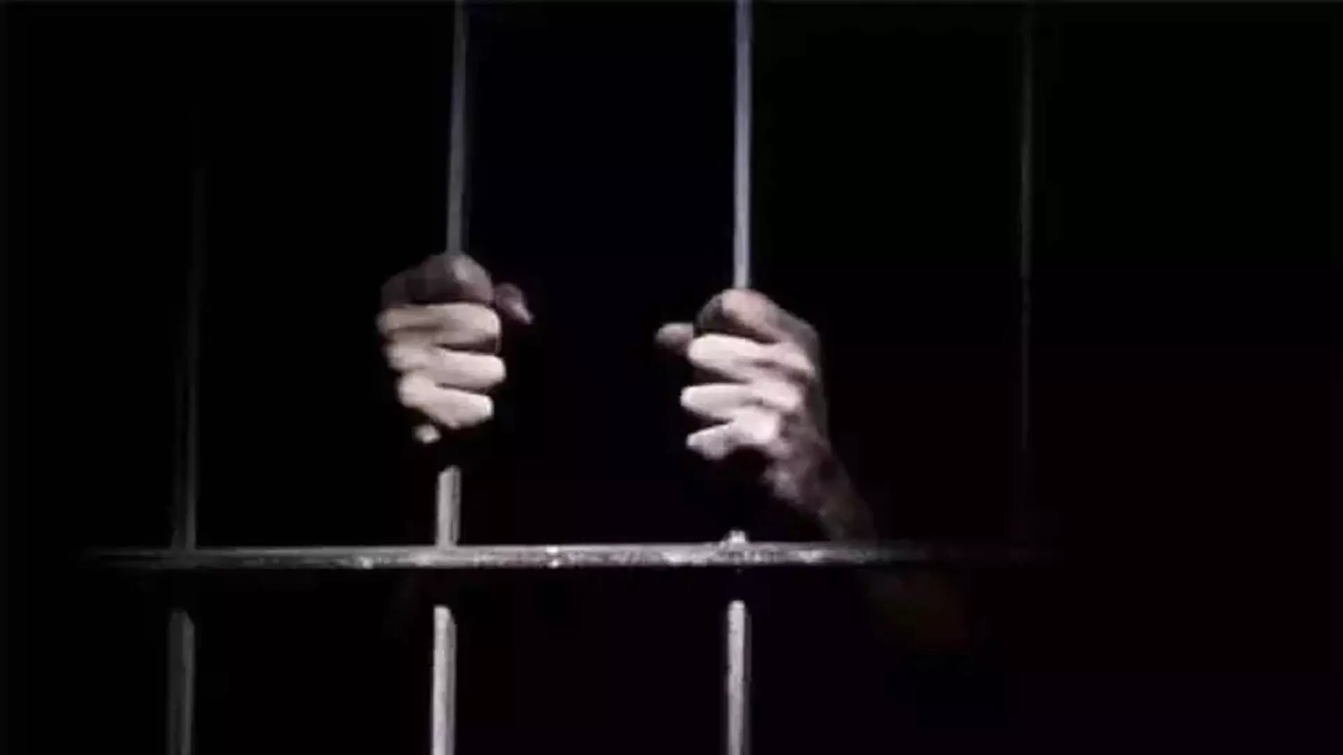 नाबालिग का यौन उत्पीड़न करने वाले शख्स को 10 साल की जेल