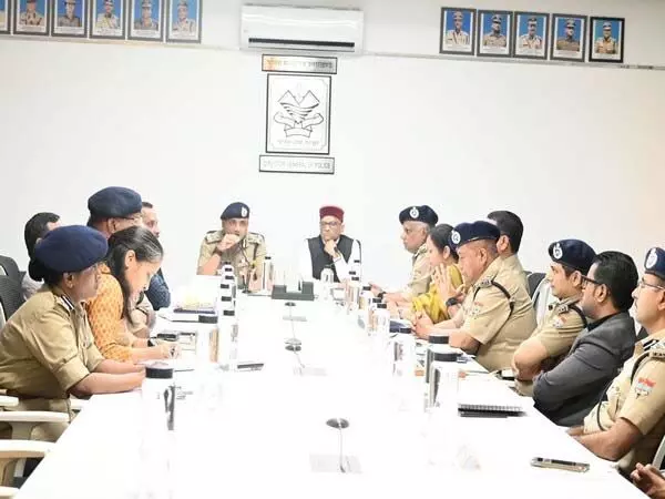 पुलिस अधिकारियों ने लोकसभा चुनाव की तैयारियों की समीक्षा के लिए उच्च स्तरीय बैठक की