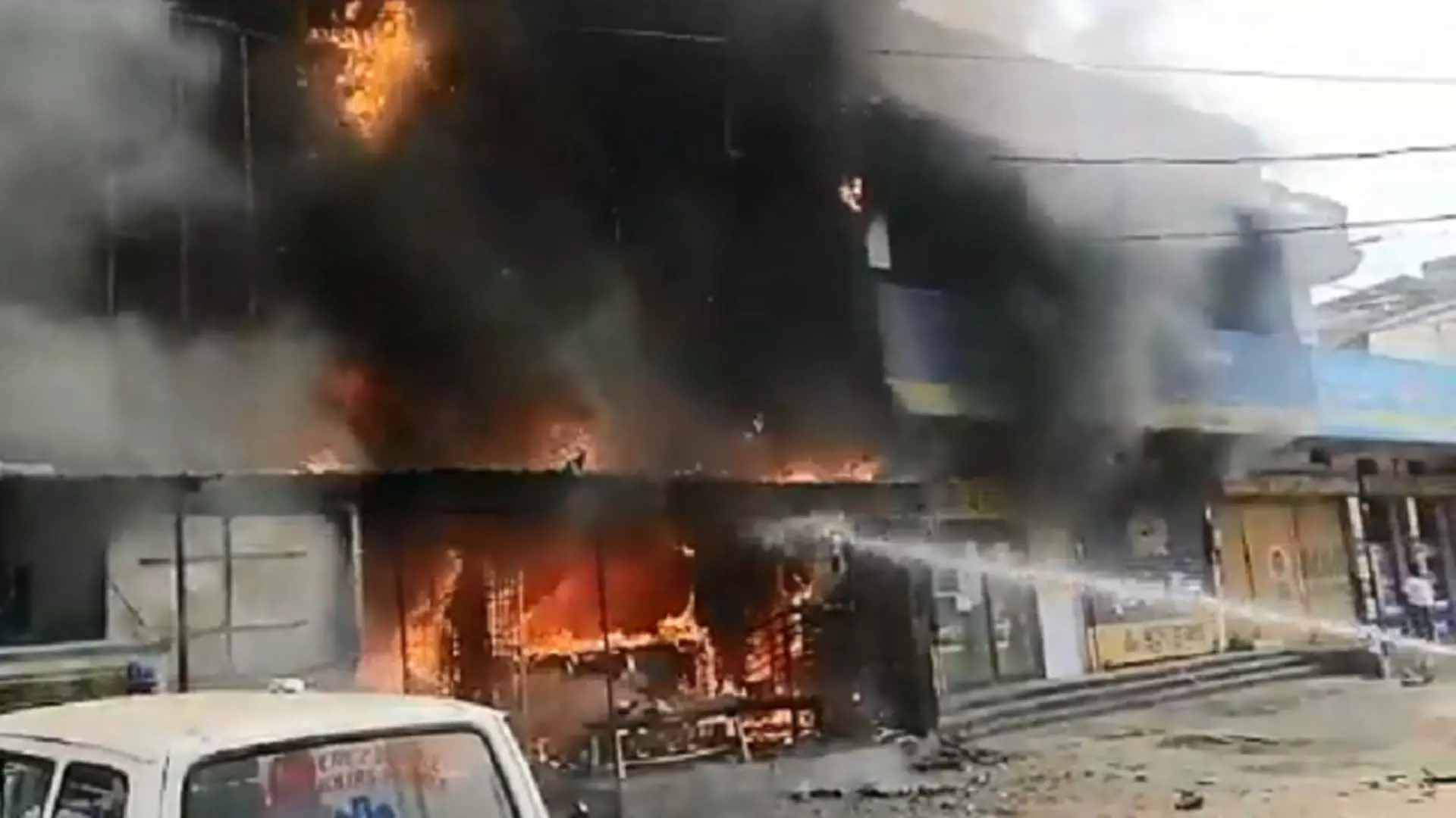 जम्मू-कश्मीर के पुंछ जिले में एक अस्पताल के आसपास विस्फोट