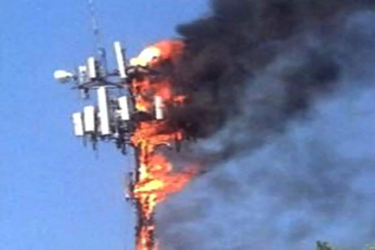 मोबाइल टॉवर को नक्सलियों ने किया आग के हवाले, कंट्रोल पैनल जलकर खाक