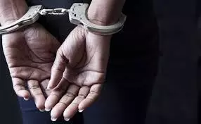 पुलिस ने तारकटवा गिरोह के आठ बदमाशों को हथियार व सामान के साथ दबोचा
