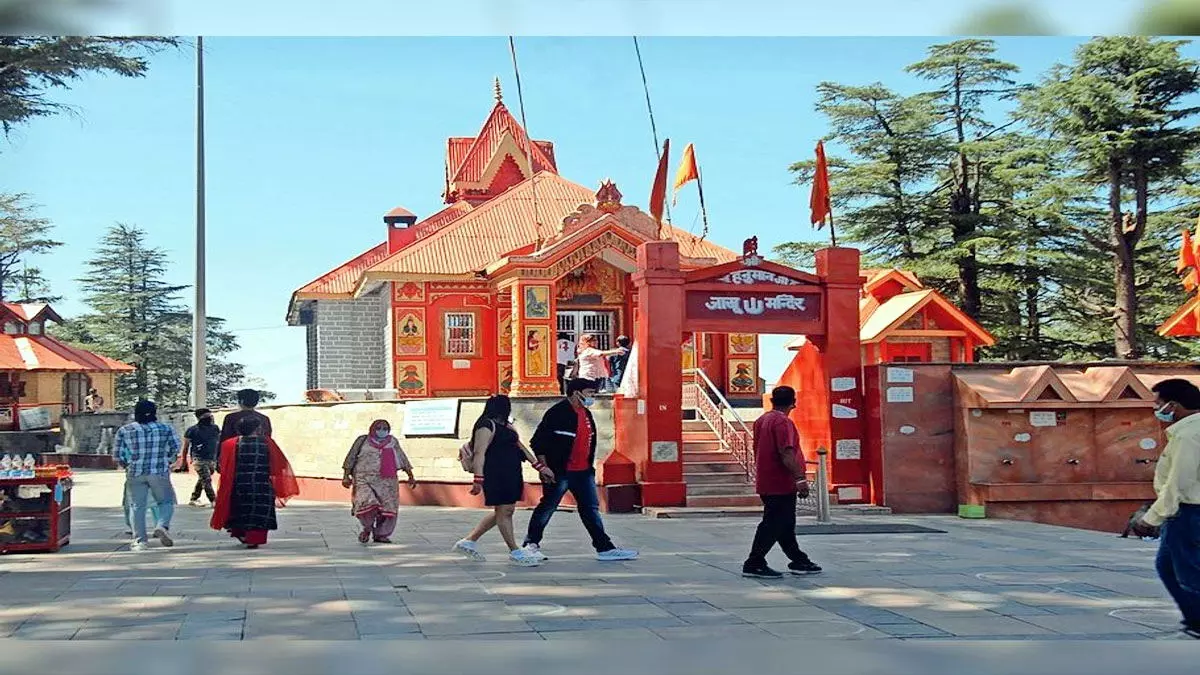 Shimla : तारादेवी मंदिर में  भंडारे के लिए चल रही लंबी वेटिंग