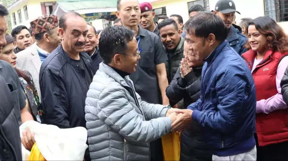 सिक्किम के मुख्यमंत्री प्रेम सिंह तमांग और एसडीएफ प्रमुख पवन चामलिंग आखिरी दिन नामांकन दाखिल