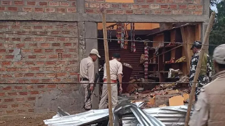 असम-मणिपुर सीमा पर तीन दुकानों पर बम और बंदूक से हमला
