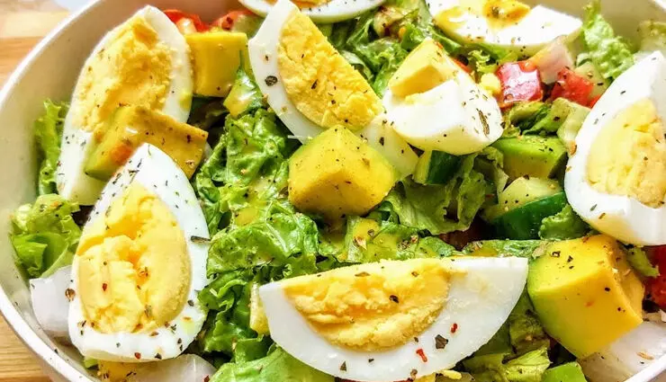 रेसिपी- एवोकैडो अंडे का सलाद खाने के लिए स्वास्थ्यवर्धक