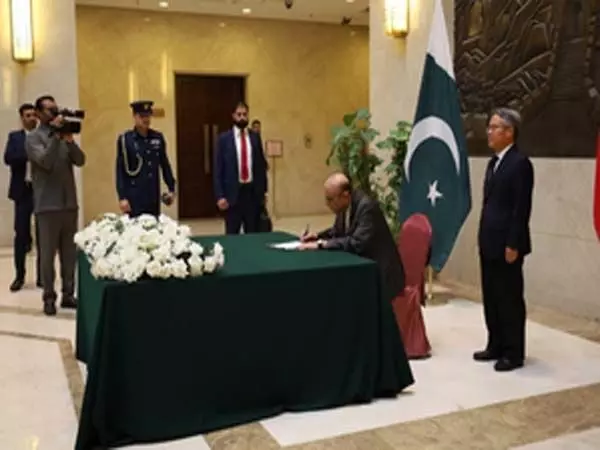 पाकिस्तान के राष्ट्रपति ने दासू आतंकवादी हमले में मारे गए चीनी नागरिकों के प्रति संवेदना प्रकट की