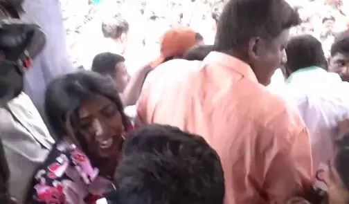 महिला पत्रकार पर हमला, ANI ने अपने पत्रकार को किया सस्पेंड