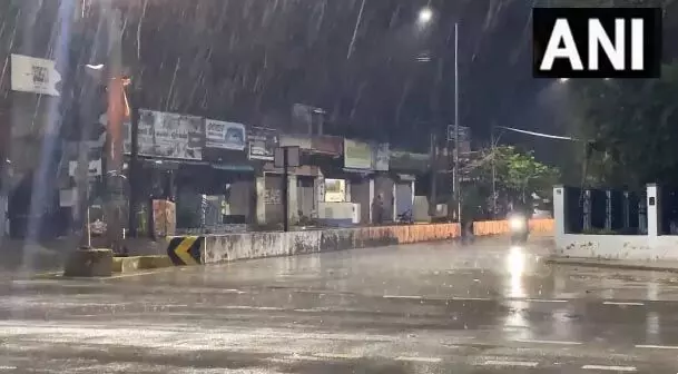 रात में हुई तेज बारिश, गर्मी से शहरवासियों को मिली थोड़ी राहत