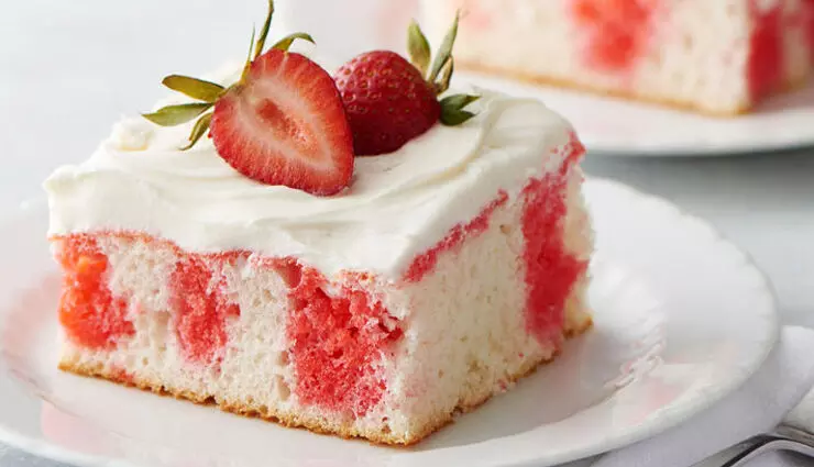 रेसिपी- स्वादिष्ट स्ट्रॉबेरी पोक केक