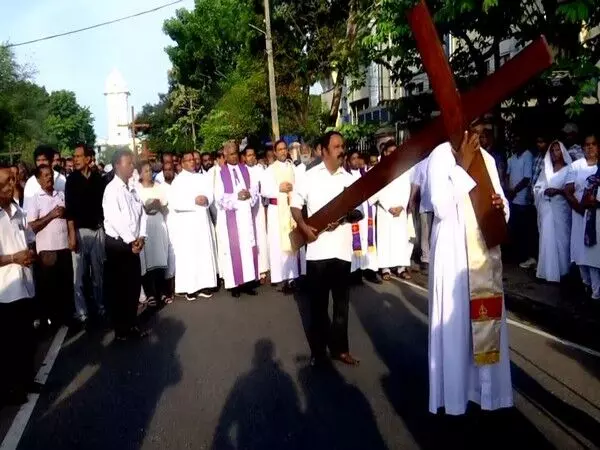 केरल: ईसाई लोग गंभीर जुलूसों और प्रार्थनाओं के साथ मनाते हैं गुड फ्राइडे