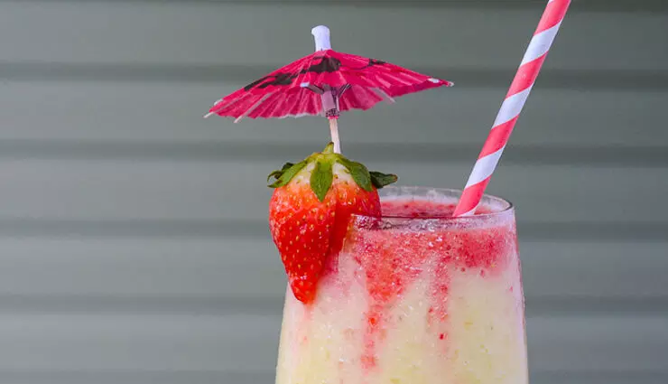रेसिपी- स्ट्रॉबेरी कोलाडा स्मूदी के साथ अपने गर्मी के दिन को तरोताजा बनाएं