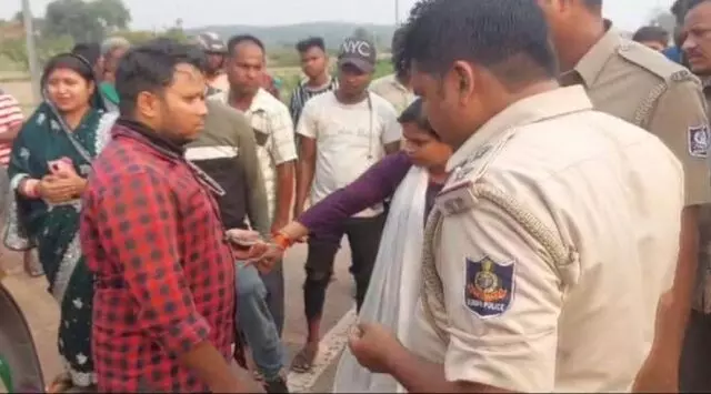 ओडिशा के क्योंझर जिले में बदमाशों ने फायरिंग कर दंपत्ति से सोने के आभूषण लूट लिए