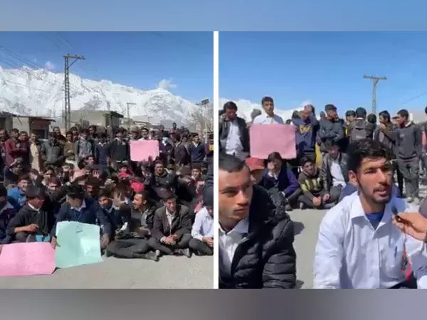 पीओके: गिलगित बाल्टिस्तान में छात्रों ने विश्वविद्यालय में बिजली की अनुपलब्धता के विरोध में सड़कों को अवरुद्ध कर दिया