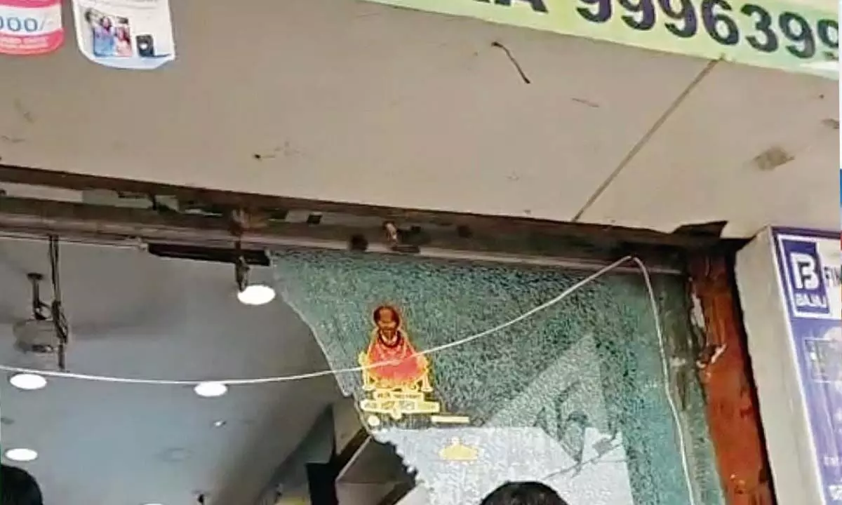 पलवल में बदमाशों ने दुकान पर की फायरिंग