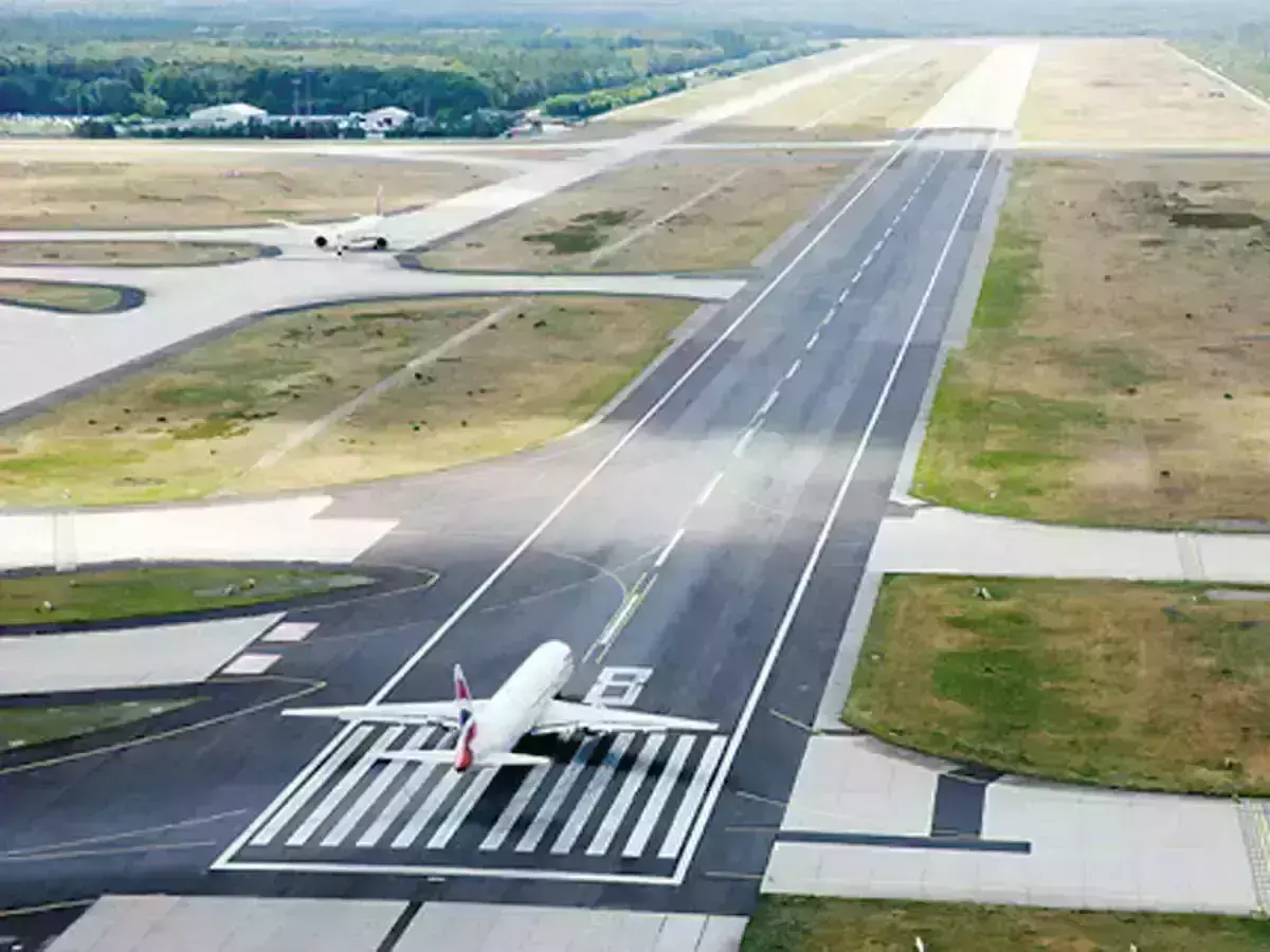 नोएडा इंटरनेशनल एयरपोर्ट जेवर के 3900 मीटर लंबा रनवे का काम पूरा हुआ, जल्द होगा ट्रायल रन