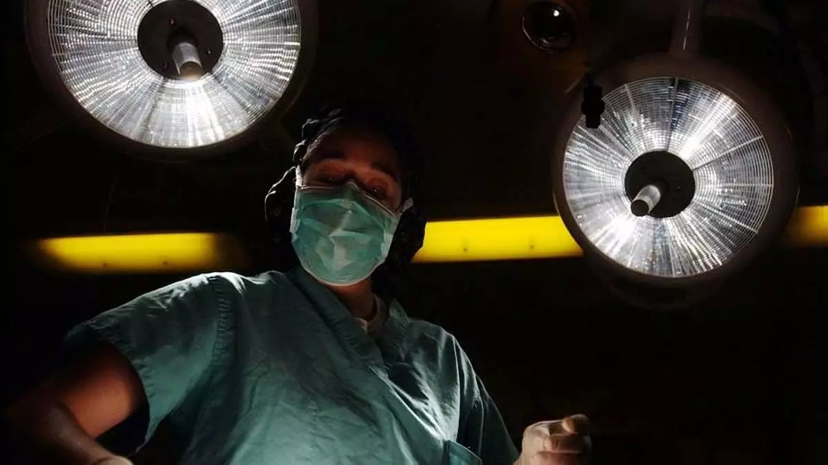 कोच्चि में डॉक्टरों ने 64 वर्षीय महिला की बेंटल सर्जरी की