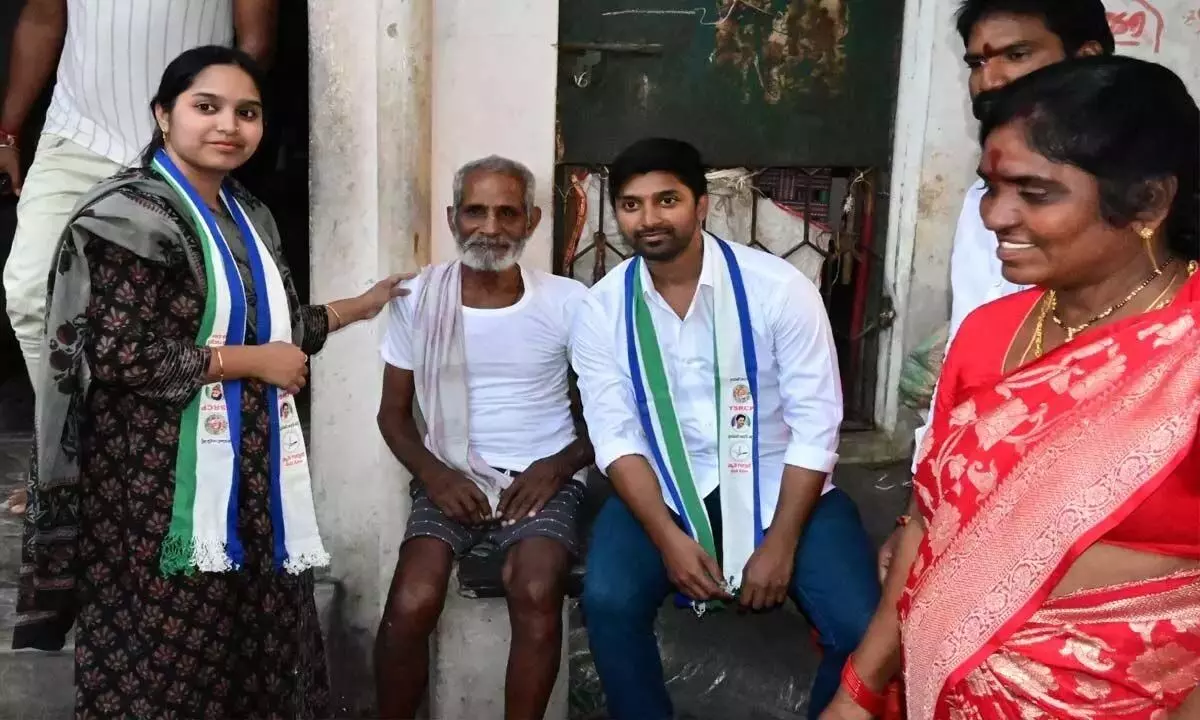 विजयवाड़ा में वाईएसआर कांग्रेस के उम्मीदवार प्रचार कर रहे