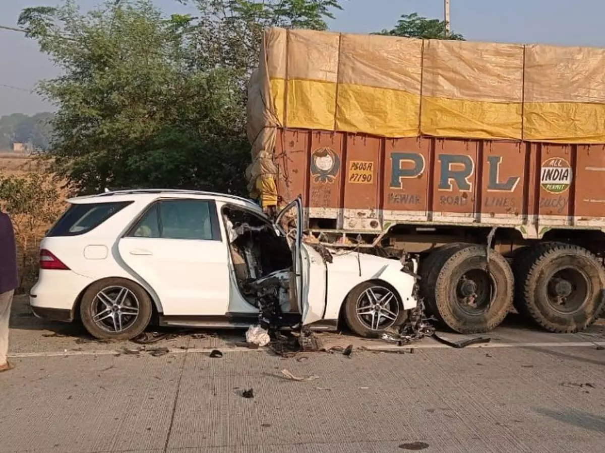 दिल्ली में दर्दनाक हादसा, ट्रक और कार की टक्कर से दो की मौत, 9 घायल