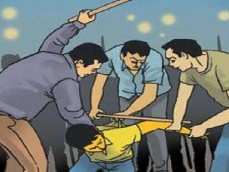 विवाद के दौरान युवक को बेल्टों से पीटकर जेब से रुपये लूटकर भागे