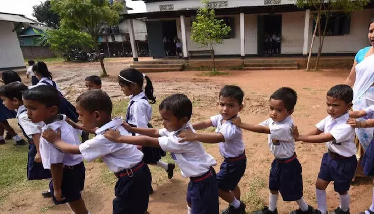असम सरकार ने आधिकारिक तौर पर मिसिंग, राभा, कार्बी, तिवा, दिमासा और देउरी को स्कूलों में शिक्षा के माध्यम के रूप में मान्यता